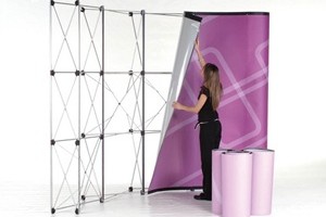 Складные промо-стойки: мобильность, эффективность и стиль на любой презентации